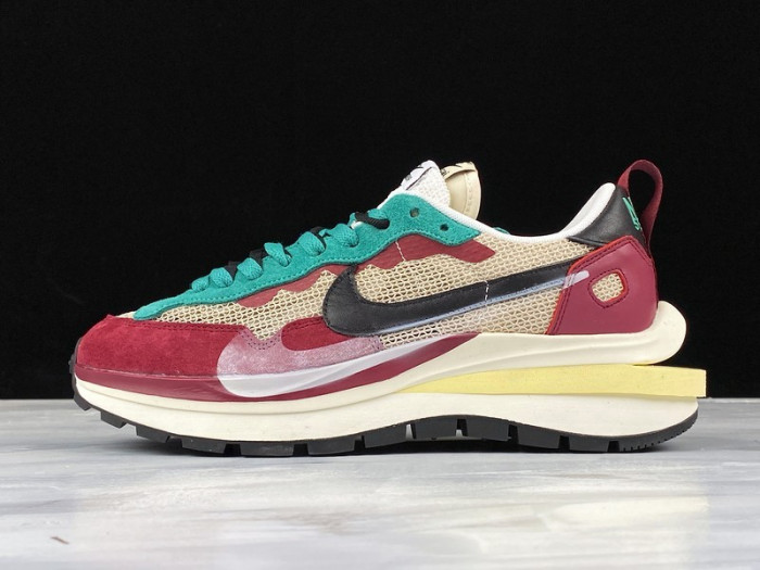 sacai x nike regasus vaporrly sp beige purplish red grass green bv0073-102