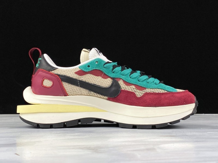 sacai x nike regasus vaporrly sp beige purplish red grass green bv0073-102