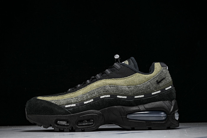 Undefeated x Nike Air Max 95 'Medium Olive' - IB4523-200