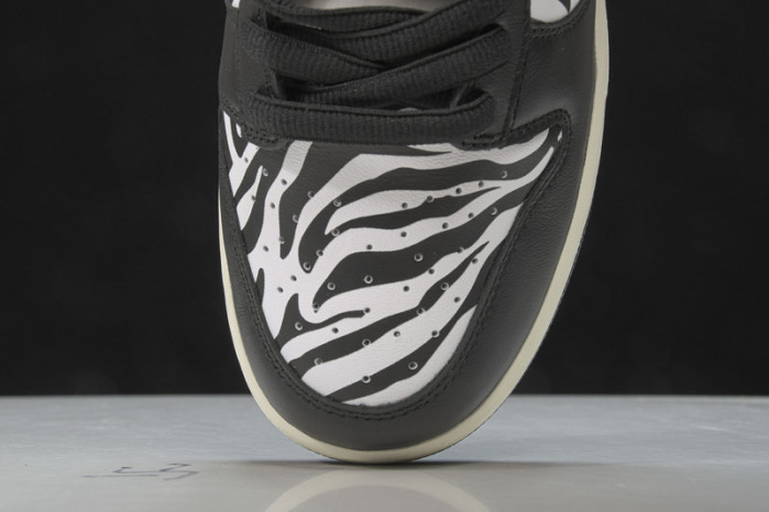 quartersnacks x nike sb dunk low zebra dm3510-00