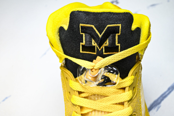 Jordan Air Jordan 5 Retro HQ7978-701