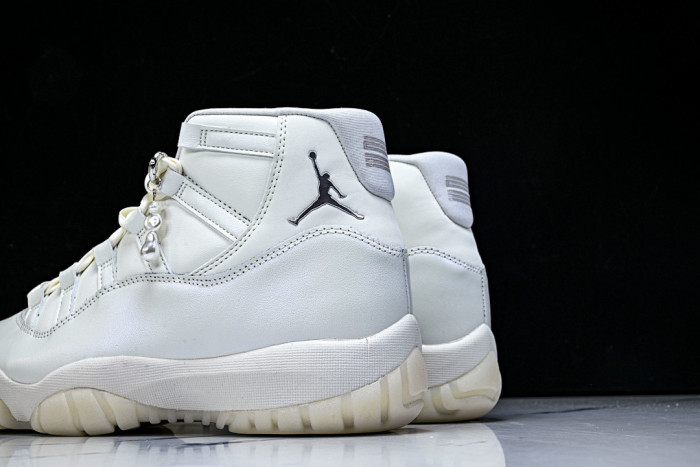 Jordan 11 Retro Pearl - AR0715-110