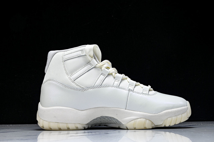 Jordan 11 Retro Pearl - AR0715-110
