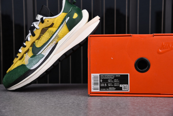 nike vaporwaffle sacai tour yellow stadium green - cv1363-700