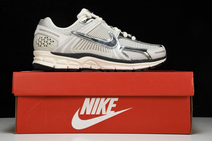 nike zoom vomero 5 photon dust metallic silver fd0884-025