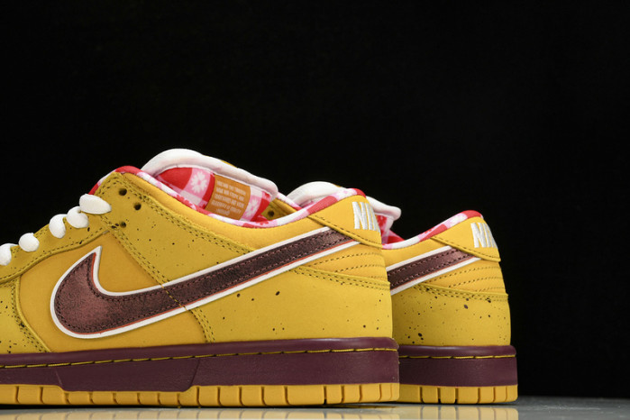 nike sb dunk low yellow lobster men