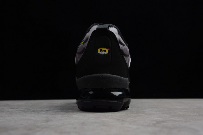 nike air vapormax plus black volt 924453-009