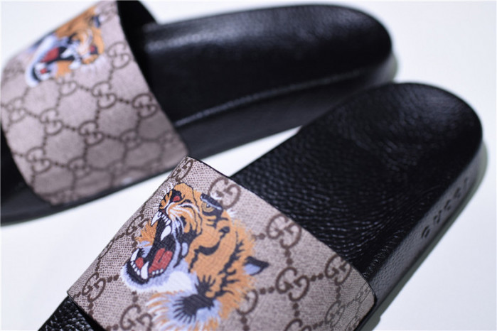 gc leather slide sandal with tiger 456234 k5y00 8919